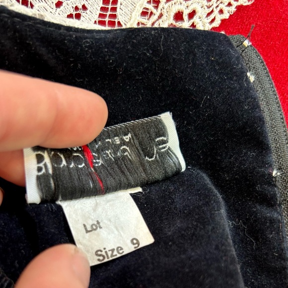 Vintage Wednesday Adams Goth Velvet Dress w Victorian Lace Collar & Puff Sleeves - Picture 14 of 14